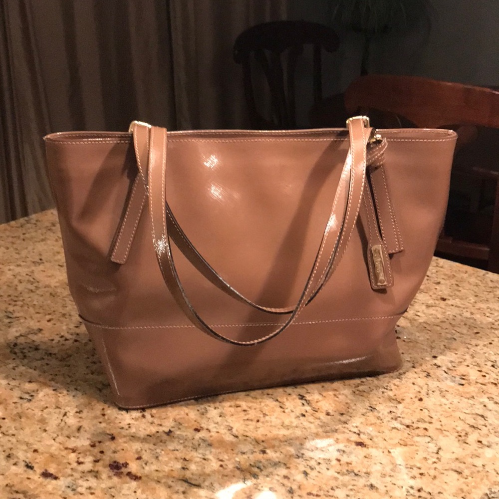 👜 Classic Tote style handbag.